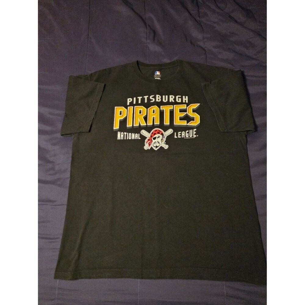 PITTSBURGH PIRATES T SHIRT. MENS XL.